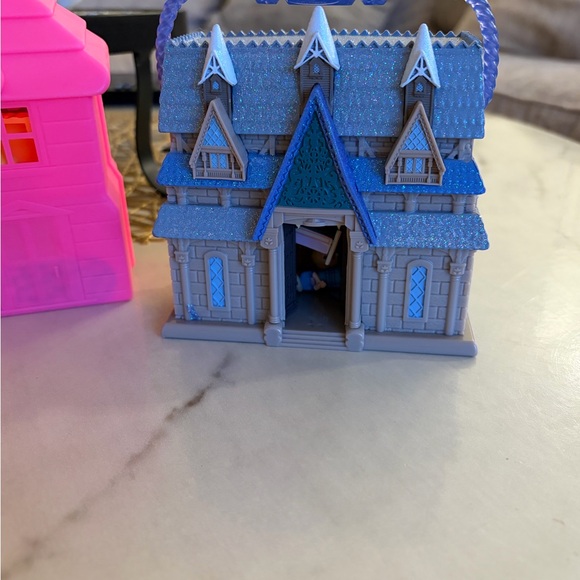 Mini Disney Dollhouses Frozen - Picture 2 of 6